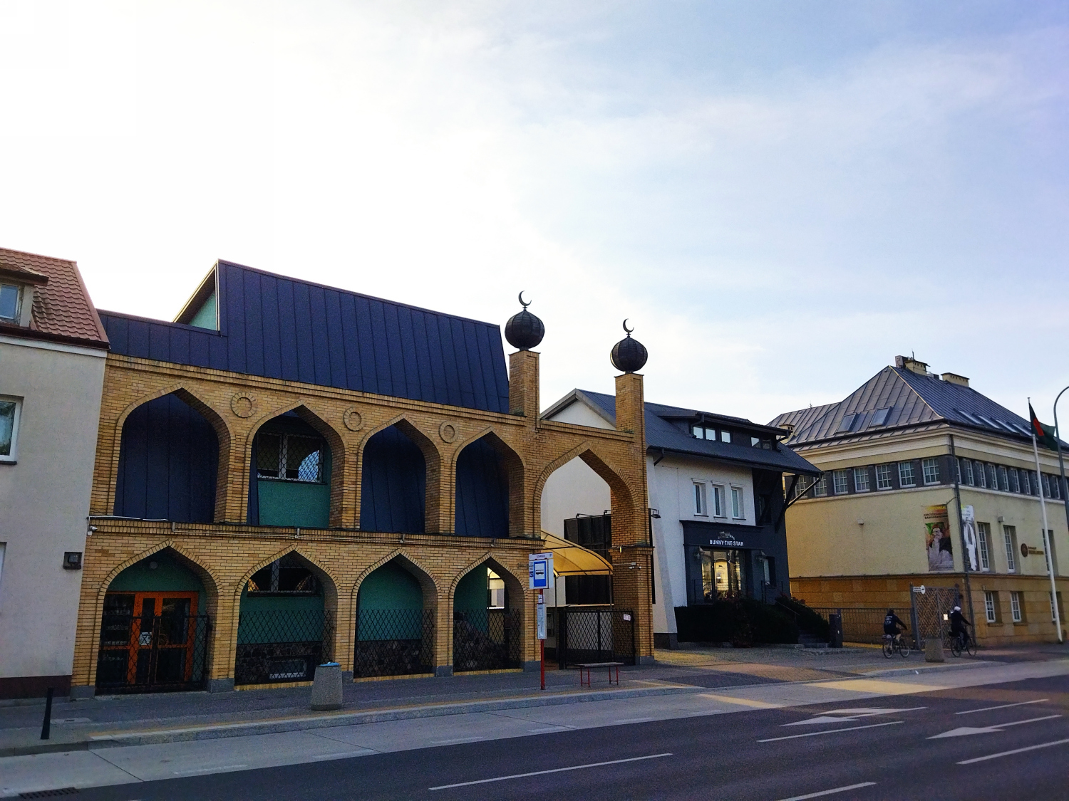 Zdjęcie architektury budynku Centrum Kultury Islamu i meczet